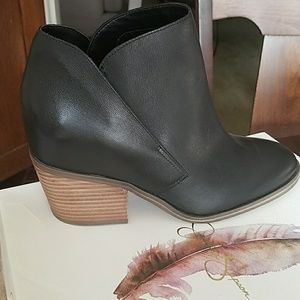 Jessica Simpson black leather booties 9M